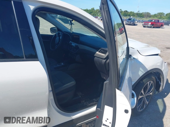 2022 Ford Escape SE z VIN 1FMCU0G64NUB84513, wystawiony jako IAAI lot #42579903 z przebiegiem 44 546 mil mil oraz . Historia ofert i sprzedaży dostępna na DreamBid. Obrazek 5.