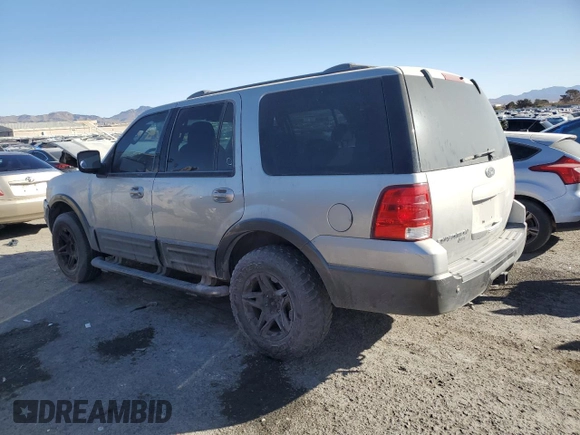 2004 Ford Expedition Special Service with VIN 1FMPU15L94LB28586, listed as a Copart auction lot 44272375 with 194,853 mi miles and Salvage Title. Bid and sale history available at carsss.com. Image 2.