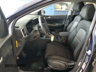 2022 Kia Sportage LX z VIN KNDPMCAC8N7983117, wystawiony jako Copart lot #56585455 z przebiegiem 33 239 mil mil oraz Szkoda całkowita • Salvage title. Historia ofert i sprzedaży dostępna na DreamBid. Obrazek 7.