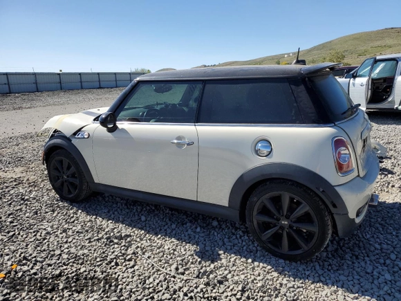 2013 MINI Hardtop S with VIN WMWSV3C52DT389468, listed as a Copart auction lot 57293845 with 84,723 mi miles and Salvage title. Bid and sale history available at DreamBid. Image 2.