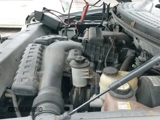 2005 Ford F-150 XLT z VIN 1FTPW12525KD46445, wystawiony jako IAAI lot #43081475 z przebiegiem Nie podano mil oraz . Historia ofert i sprzedaży dostępna na DreamBid. Obrazek 14.