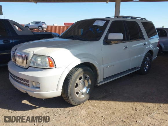 2005 Lincoln Navigator Luxury with VIN 5LMFU28545LJ08551, listed as a IAAI auction lot 42049401 with 160,932 mi miles. Bid and sale history available at carsss.com. Image 2.