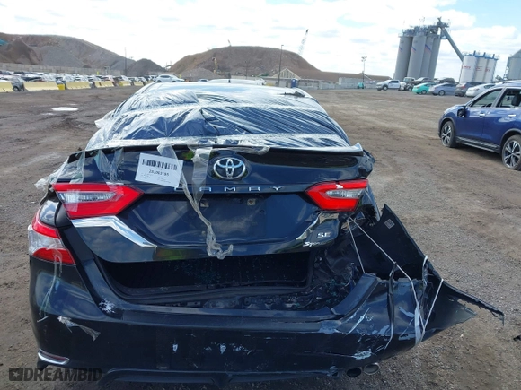 2018 Toyota Camry LE with VIN 4T1B11HK5JU076028, listed as a IAAI auction lot 41989266 with 215,235 mi miles. Bid and sale history available at carsss.com. Image 6.