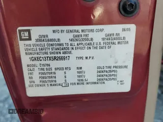 2005 GMC Yukon SLT with VIN 1GKEC13TX5R266917, listed as a Copart auction lot 70191504 with 205,644 mi miles and Salvage Title. Bid and sale history available at carsss.com. Image 13.