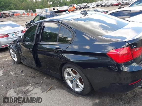 2013 BMW 3 Series 328i xDrive с VIN WBA3B5C55DF592295, выставлен на аукционе IAAI как лот 42231213 с пробегом 131 473 миль миль и . История ставок и продаж доступна на DreamBid. Изображение 14.
