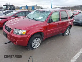 2007 Ford Escape Limited with VIN 1FMCU94147KA24935, listed as a IAAI auction lot 41374921 with 111,512 mi miles. Bid and sale history available at carsss.com. Image 2.