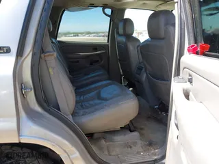 2004 Chevrolet Tahoe LT with VIN 1GNEC13Z94R203331, listed as a IAAI auction lot 41799844 with 266,669 mi miles. Bid and sale history available at carsss.com. Image 8.