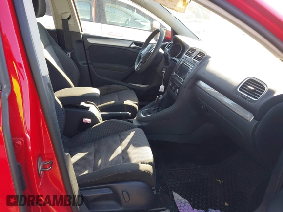 2012 Volkswagen Golf z VIN WVWDB7AJ0CW125030, wystawiony jako IAAI lot #41990949 z przebiegiem 173 197 mil mil oraz . Historia ofert i sprzedaży dostępna na DreamBid. Obrazek 5.