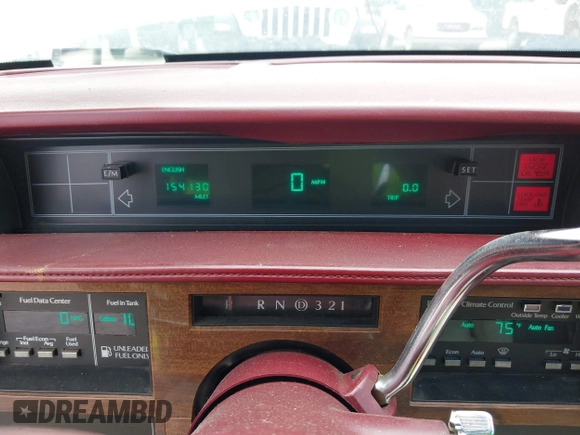 1988 Cadillac DeVille z VIN 1G6CD1156J4269375, wystawiony jako IAAI lot #42203004 z przebiegiem 154 782 mil mil oraz . Historia ofert i sprzedaży dostępna na DreamBid. Obrazek 7.