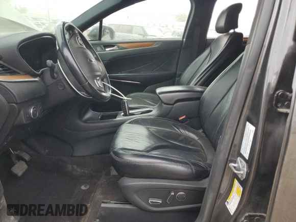 2019 Lincoln MKC Select with VIN 5LMCJ2C96KUL37566, listed as a Copart auction lot 57638585 with 105,957 mi miles and Clean title. Bid and sale history available at DreamBid. Image 7.