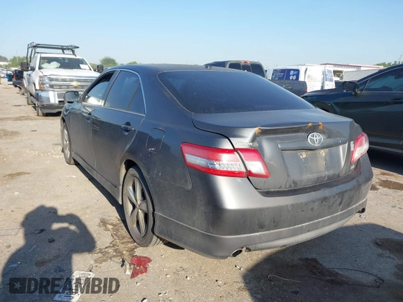 2011 Toyota Camry LE z VIN 4T1BF3EKXBU773360, wystawiony jako IAAI lot #41991860 z przebiegiem 201 251 mil mil oraz . Historia ofert i sprzedaży dostępna na DreamBid. Obrazek 3.