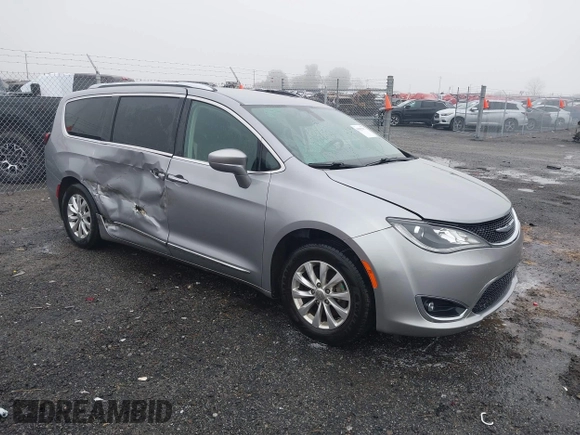2018 Chrysler Pacifica Touring L with VIN 2C4RC1BGXJR142295, listed as a IAAI auction lot 41952592 with 135,092 mi miles and . Bid and sale history available at DreamBid. Image 1.