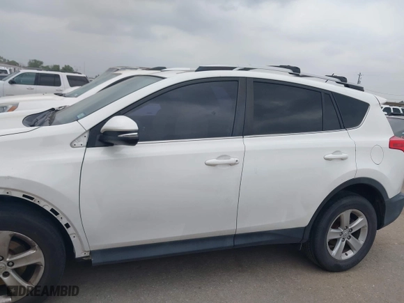 2014 Toyota RAV4 XLE with VIN 2T3WFREV3EW086537, listed as a IAAI auction lot 41940453 with 164,136 mi miles. Bid and sale history available at carsss.com. Image 14.