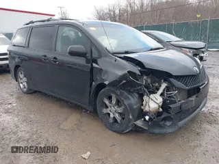 2012 Toyota Sienna SE with VIN 5TDXK3DC4CS187677, listed as a IAAI auction lot 41553292 with 145,282 mi miles. Bid and sale history available at carsss.com. Image 1.