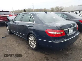 2013 Mercedes-Benz E-Class E 350 Luxury with VIN WDDHF8JB2DA757178, listed as a IAAI auction lot 41911577 with 93,346 mi miles. Bid and sale history available at carsss.com. Image 3.