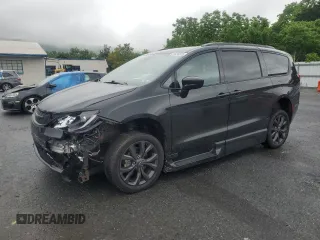 2018 Chrysler Pacifica Touring L Plus with VIN 2C4RC1EG1JR165153, listed as a Copart auction lot 61634525 with 76,641 mi miles and Salvage title. Bid and sale history available at DreamBid. Image 1.