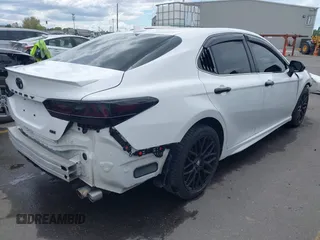 2020 Toyota Camry SE z VIN 4T1G11AKXLU908241, wystawiony jako IAAI lot #42093849 z przebiegiem 132 855 mil mil oraz . Historia ofert i sprzedaży dostępna na DreamBid. Obrazek 4.