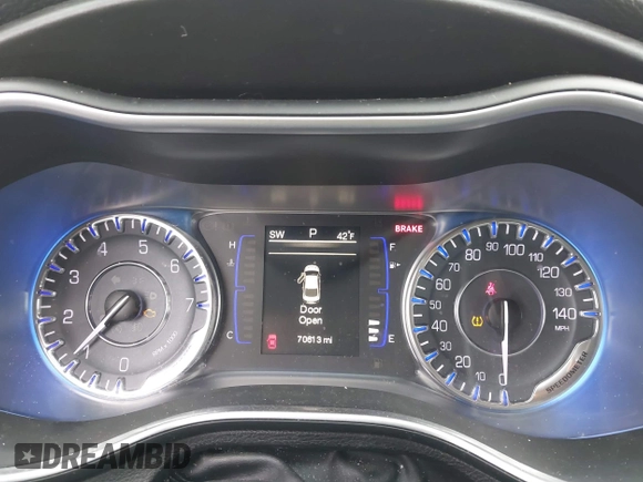 2015 Chrysler 200 Limited with VIN 1C3CCCAB3FN642928, listed as a IAAI auction lot 42005438 with 70,613 mi miles and . Bid and sale history available at DreamBid. Image 7.