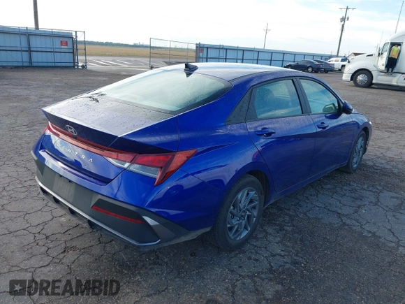 2024 Hyundai Elantra SEL z VIN KMHLM4DG5RU823587, wystawiony jako IAAI lot #42475697 z przebiegiem 27 753 mil mil oraz . Historia ofert i sprzedaży dostępna na DreamBid. Obrazek 4.