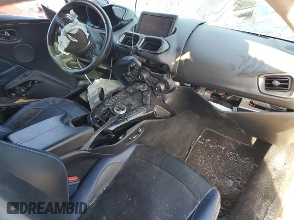 2019 Aston Martin Vantage z VIN SCFSMGAW9KGN00355, wystawiony jako Copart lot #42328315 z przebiegiem Nie podano mil oraz Nie do naprawy • Non repairable. Historia ofert i sprzedaży dostępna na DreamBid. Obrazek 8.