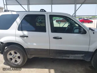 2005 Ford Escape XLT with VIN 1FMYU93155KA43398, listed as a IAAI auction lot 41930802 with 115,755 mi miles. Bid and sale history available at carsss.com. Image 13.