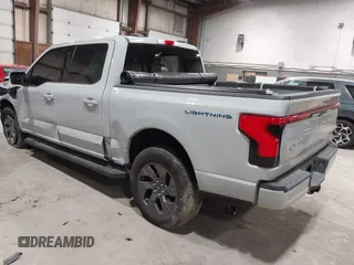 2024 Ford F-150 Lightning Lariat с VIN 1FT6W5L72RWG24374, выставлен на аукционе IAAI как лот 42296397 с пробегом Не указан миль и . История ставок и продаж доступна на DreamBid. Изображение 3.