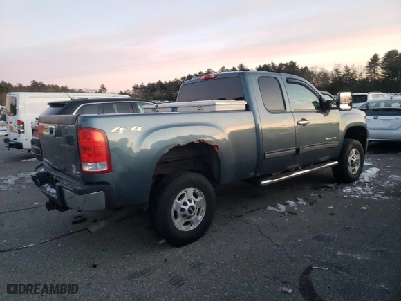 2011 GMC Sierra 2500HD SLE with VIN 1GT220CG2BZ404783, listed as a Copart auction lot 83108204 with 0 mi miles and Salvage Title. Bid and sale history available at carsss.com. Image 3.