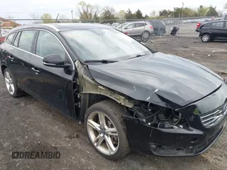 2016 Volvo V60 T5 Premier z VIN YV1612SK7G1308783, wystawiony jako IAAI lot #42016421 z przebiegiem 122 163 mil mil oraz . Historia ofert i sprzedaży dostępna na DreamBid. Obrazek 6.