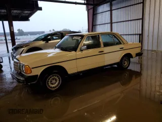 1983 Mercedes-Benz 300 with VIN WDBAB33A0DB024215, listed as a Copart auction lot 82224054 with 101,197 mi miles and Clean Title. Bid and sale history available at carsss.com. Image 1.