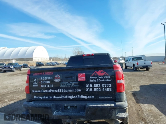 2016 GMC Sierra 2500HD Denali z VIN 1GT12UE80GF115452, wystawiony jako IAAI lot #41537973 z przebiegiem 182 800 mil mil oraz . Historia ofert i sprzedaży dostępna na DreamBid. Obrazek 16.