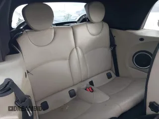 2013 MINI Convertible S с VIN WMWZP3C57DT551118, выставлен на аукционе IAAI как лот 41086617 с пробегом 108 049 миль миль и . История ставок и продаж доступна на DreamBid. Изображение 8.