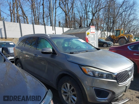 2016 Kia Sorento LX with VIN 5XYPGDA39GG061748, listed as a IAAI auction lot 41720011 with 124,084 mi miles. Bid and sale history available at carsss.com. Image 14.