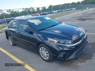 2024 Kia Forte LXS z VIN 3KPF24AD0RE823688, wystawiony jako IAAI lot #42253533 z przebiegiem 16 471 mil mil oraz . Historia ofert i sprzedaży dostępna na DreamBid. Obrazek 1.