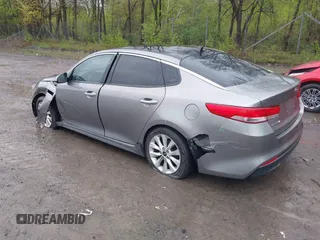 2016 Kia Optima EX z VIN 5XXGU4L3XGG085728, wystawiony jako IAAI lot #42179434 z przebiegiem 93 589 mil mil oraz . Historia ofert i sprzedaży dostępna na DreamBid. Obrazek 3.