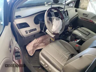 2013 Toyota Sienna XLE with VIN 5TDDK3DC4DS070167, listed as a Copart auction lot 46992565 with Not Provided miles and Salvage Title. Bid and sale history available at DreamBid. Image 8.