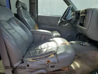 1995 GMC Jimmy SL with VIN 1GKCS13W4S2504849, listed as a Copart auction lot 84589834 with 285,930 mi miles and Salvage Title. Bid and sale history available at carsss.com. Image 7.