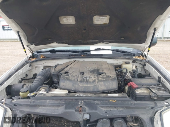 2006 Toyota 4Runner SR5 z VIN JTEZU14R060083248, wystawiony jako IAAI lot #41879414 z przebiegiem 293 401 mil mil oraz . Historia ofert i sprzedaży dostępna na DreamBid. Obrazek 10.