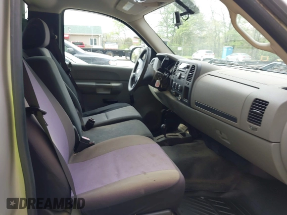 2008 Chevrolet Silverado 1500 1LT with VIN 1GCEK14078E156874, listed as a IAAI auction lot 42176346 with 194,733 mi miles and . Bid and sale history available at DreamBid. Image 5.
