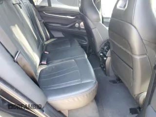 2018 BMW X5 M z VIN 5YMKT6C54J0Y83460, wystawiony jako Copart lot #57874275 z przebiegiem 58 656 mil mil oraz Szkody całkowita. Historia ofert i sprzedaży dostępna na DreamBid. Obrazek 11.