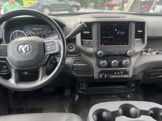 2022 Ram 3500 Tradesman z VIN 3C63RRGL2NG157899, wystawiony jako Copart lot #59051295 z przebiegiem 86 935 mil mil oraz Tytuł czysty. Historia ofert i sprzedaży dostępna na DreamBid. Obrazek 9.