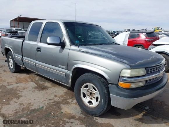 2000 Chevrolet Silverado 1500 LS with VIN 2GCEC19T8Y1134321, listed as a IAAI auction lot 41382090 with 1 mi miles. Bid and sale history available at carsss.com. Image 1.