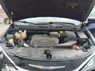 2018 Chrysler Pacifica Touring L with VIN 2C4RC1BG8JR271328, listed as a IAAI auction lot 41961546 with 84,740 mi miles and . Bid and sale history available at DreamBid. Image 10.