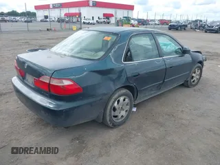 2000 Honda Accord SE with VIN 1HGCG5677YA117267, listed as a IAAI auction lot 42340016 with Not provided miles and . Bid and sale history available at DreamBid. Image 4.