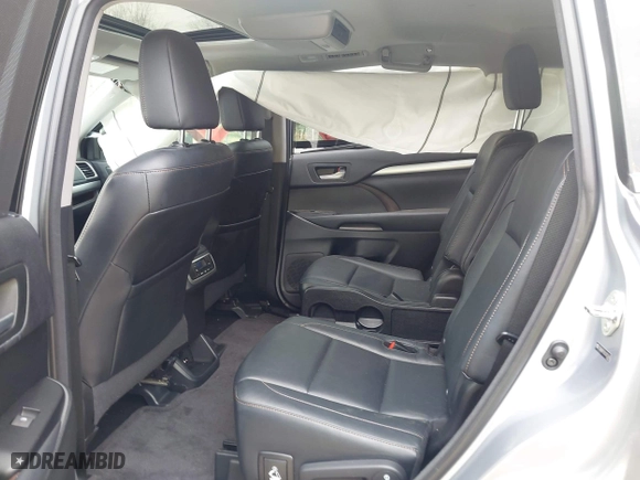 2014 Toyota Highlander XLE with VIN 5TDKKRFH3ES035284, listed as a IAAI auction lot 41909877 with 112,468 mi miles. Bid and sale history available at carsss.com. Image 8.