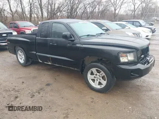 2010 Dodge Dakota Bighorn/Lonestar z VIN 1D7CW3BKXAS104194, wystawiony jako IAAI lot #41715084 z przebiegiem 188 981 mil mil oraz . Historia ofert i sprzedaży dostępna na DreamBid. Obrazek 1.