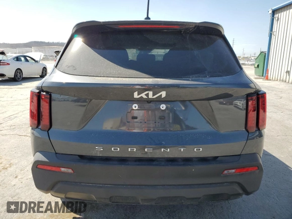2022 Kia Sorento LX z VIN 5XYRG4LC9NG086684, wystawiony jako Copart lot #48925425 z przebiegiem 51 376 mil mil oraz Szkoda całkowita • Salvage title. Historia ofert i sprzedaży dostępna na DreamBid. Obrazek 6.
