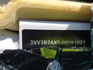 2018 Volkswagen Tiguan SEL z VIN 3VV3B7AX5JM091021, wystawiony jako IAAI lot #42392698 z przebiegiem 107 595 mil mil oraz . Historia ofert i sprzedaży dostępna na DreamBid. Obrazek 9.