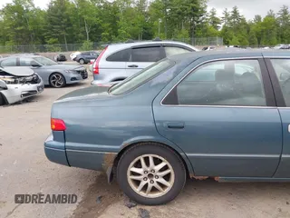 2000 Toyota Camry LE z VIN 4T1BF28K7YU940644, wystawiony jako IAAI lot #42376062 z przebiegiem 163 619 mil mil oraz . Historia ofert i sprzedaży dostępna na DreamBid. Obrazek 14.