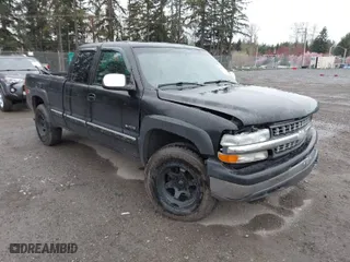2000 Chevrolet Silverado 1500 LS with VIN 2GCEK19TXY1268976, listed as a IAAI auction lot 41909832 with 182,557 mi miles. Bid and sale history available at carsss.com. Image 1.