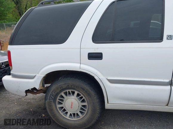 1999 GMC Jimmy SLE with VIN 1GKDT13WXX2521082, listed as a IAAI auction lot 42079903 with 160,055 mi miles. Bid and sale history available at carsss.com. Image 14.